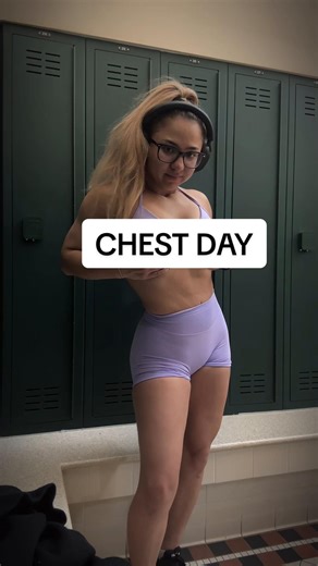 Shout out to my spot dawg, he killed it. Didn’t touch the bar once 🤭 #fyp #gymgirls #benchpress #chestday #gymgirlmotivation