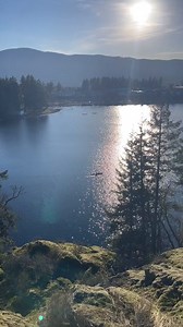 Ever visited this hidden gem in central Nanaimo? 👀 Welcome to Long Lake, where peaceful lakeside vibes meet endless outdoor fun! Whether you're paddle boarding at sunrise, casting a line, or just unwinding with a book by the shore, this spot is all about R&R. 🌊✨ Want to wake up right on the water? The Inn on Long Lake offers cozy lakeside stays with stunning views and direct lake access making it the perfect place to sip your morning coffee while watching the mist rise. ☕🌅 Been to Long Lake? 