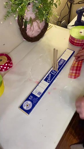 16K views · 281 reactions | It’s time for a #springbow #springbows #springdiy #springdecor #easterdecor #bowtutorial #bowmaker #tutorial #tutorialvideo | JustWreathinAroundTX | Facebook