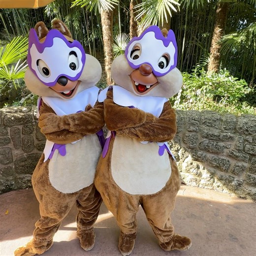 Chip and Dale (Tic et Tac) are Halloween ghosts at Disneyland Paris! They have worn these fun costumes for a number of years now. #chipanddale #chipndale #dlp #disneylandparis #ticettac #disneyhalloween #disneycharacters #dlphalloween | Mousesteps
