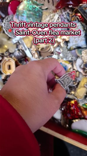 Exploring the Saint-Ouen Flea Market for Vintage Treasures