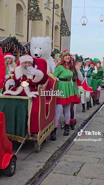 Avete mai viaggiato nel tempo? Noi lo abbiamo fatto, con il Vesuvio dal finestrino e il profumo del legno antico delle carrozze. 🕰️🌋 Il viaggio sul Pietrarsa Express è un’esperienza che va oltre il semplice spostamento: ci ha portati dritti nel cuore dei Mercatini di Natale del Museo di Pietrarsa. Ma la magia dei treni storici in Campania non finisce qui. Possiamo riscoprire la nostra regione a ritmo lento grazie a tantissime tratte attive: immaginate di raggiungere la Reggia di Caserta con il