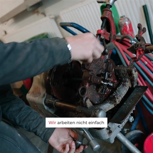 Das Leben ist nicht immer planbar… Umso schöner, wenn man sich auf seinen Arbeitgeber verlassen kann. Bei 1a Energietechnik findest du einen Job, der zu deinem Leben passt – ob anstehender Hausbau, Kinderbetreuung oder andere persönliche Anliegen: Mit flexibler Zeiteinteilung und einem verständnisvollen Team finden wir gemeinsam eine Lösung, die passt. Unterstütze unser Team und werde ein Teil von 1a Energietechnik. www.karriere-oe.com/1a-installateure#energietechnik | Energietechnik GmbH