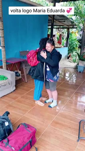 Os vídeos de longedetudopertodenada (@longedetudopertodenada) com Não Me Faça Chorar - 15 Anos, Ao Vivo em Recife - Priscila Senna & Pablo