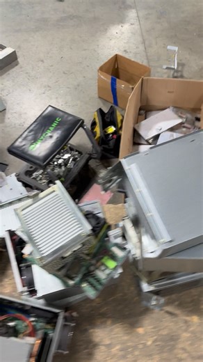 Did you know we scrap roughly 1000 machines a month?! We break them down for their parts and precious metals. Theres so many machines for sale we have no other choice. Scrap is just a small component of our overall business. #lasvegas #gambling #slotmachines #metalwork #scrapmetalrecycling#scrapmetal | Slot Machines ltd.