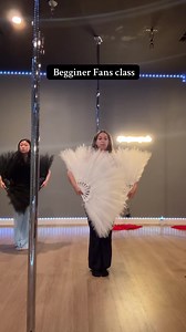 Simple fans choreo, beginner friendly for my new students. #burlesqueperformer #featherphaseout #burlesquequeenoftheie #burlesqueworkshop