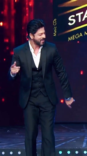 Duniya bhula ke tumse Mila hun ( SHAHRUKH KHAN DANCE )