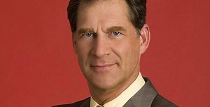 Simon MacCorkindale : retour sur le destin brisé de la star de Manimal