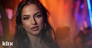 Ko je Amna Alajbegović: Bh. pjevačica nalazi se u trendingu, a mlađe generacije je obožavaju