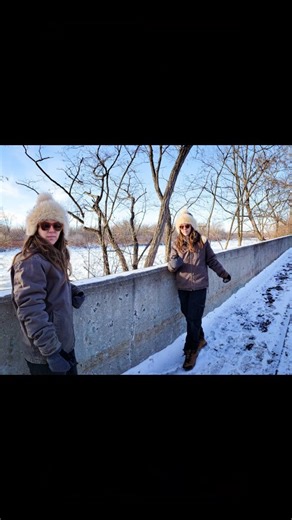 3 Smartphone Panorama Tips 🤳 ✅ Go Vertical: ▪ Experiment with vertical panoramas to capture more of the sky or foreground in your shots. ▪ Vertical panoramas can be especially effective in showcasing tall subjects like buildings or waterfalls. ✅ Cloning People: ▪ During the panorama sequence, ask your subject to move to another spot within the frame for a more creative effect. ✅ Shoot Panorama Mode Indoors: ▪ Panorama mode isn't just for outdoor landscapes; it can work wonders indoors too. ▪ Us