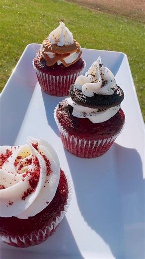 Which Red Velvet Sweetie Are You? 😍❤️ Classic Red Velvet… Oreo Red Velvet… or that buttery-smooth, chocolatey, Biscoff Cookie Butter Red Velvet that just melts in your spirit?! 😌✨ Because let’s be honest — each one has her own personality, her own vibe, her own “I deserve a treat today” energy. And whichever one you choose first… you really can’t go wrong. 😉 Whether you’re ordering for an event, gifting someone special, or treating yourself (my fave), place your order at www.sweetthingsrva.co