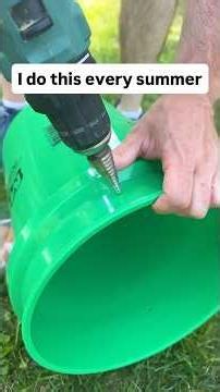 Ultimate DIY Backyard Bug Trap 🙌 #diy #pestcontrol #SmartLiving #summervibes #lifehacks