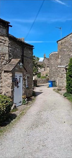 A VIEW OF THE PICTURESQUE LANES OF GRASSINGTON .