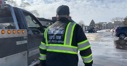 Towing business returning cars abandoned by arrested immigrants to their families for free