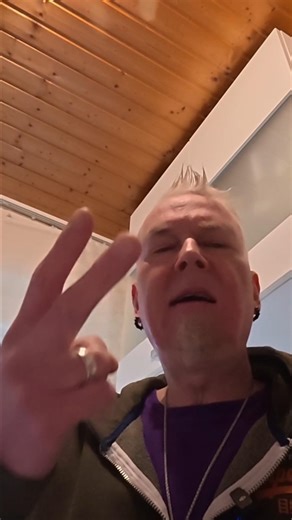 Bisou is also at the starting line of Andi's Art 🧐😅💓 #fun #dog #electromobility #cooking #pizza #...