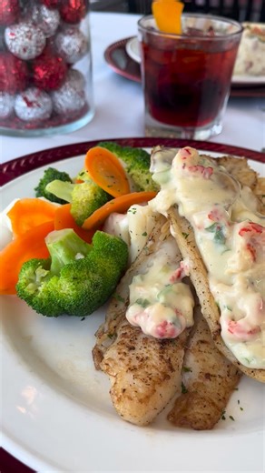Deck the docks! 🎄 Celebrate the season with holiday cheer and fresh seafood at Fisherman’s Wharf. Make your Christmas reservations: https://bit.ly/48drZVf | Fisherman's Wharf