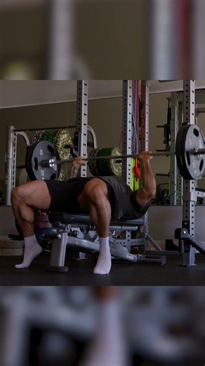 Getting back into benching slowly🤝 | Cbum