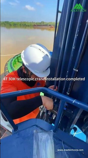 Daily photos of Maxtech engineers installing ship cranes in Malaysia#maxtech #Crane#dockcrane
