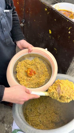 Charsadda k Zaiq e Dar Motay Chawal | Full Of Shredded Beef | Rajjar Bazar Peshawar #shorts