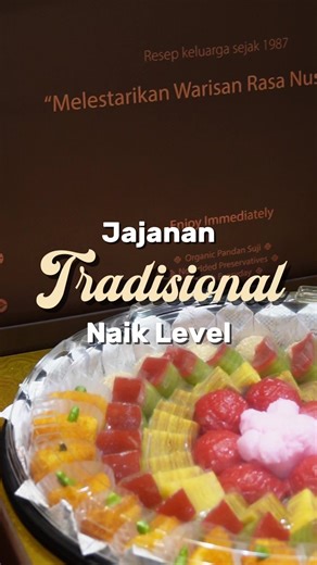 Aku baru dateng ke grand opening Pandan Soedji Heritage di The Food Hall Grand Indonesia dan tempatnya special banget. Pandan Soedji sebenarnya udah cukup lama ada di pasaran dan supermarket besar di Jabodetabek tapi sekarang mereka punya store dengan konsep spesial yang menghighlight budaya Peranakan Indonesia. Slogan mereka
