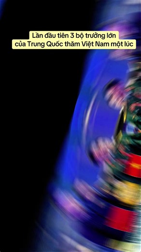 🇻🇳🇨🇳 VIỆT NAM – TRUNG QUỐC SẮP TỔ CHỨC ĐỐI THOẠI CHIẾN LƯỢC “3 3” CẤP BỘ TRƯỞNG LẦN ĐẦU Từ 15–17/3, Việt Nam và Trung Quốc sẽ tổ chức cuộc họp đầu tiên của cơ chế đối thoại chiến lược “3 3” cấp bộ trưởng, với sự tham gia của các bộ trưởng phụ trách ngoại giao, quốc phòng và công an của hai nước. Thông tin được Bộ Ngoại giao Trung Quốc công bố ngày 13/3. 🏛 3 BỘ TRƯỞNG TRUNG QUỐC SẼ THĂM VIỆT NAM Theo thông báo, đoàn Trung Quốc tham dự gồm: Vương Nghị – Ủy viên Bộ Chính trị Trung Quốc, Bộ trư