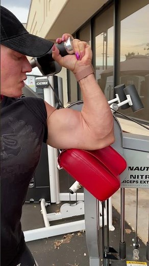 Female Bodybuilding Big Biceps Curls - IFBB Pro Helle Trevino