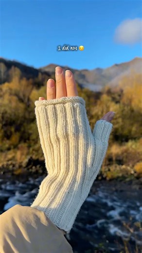 Hand Warmers Knitting Pattern by #knitdiet #knitting #mittens