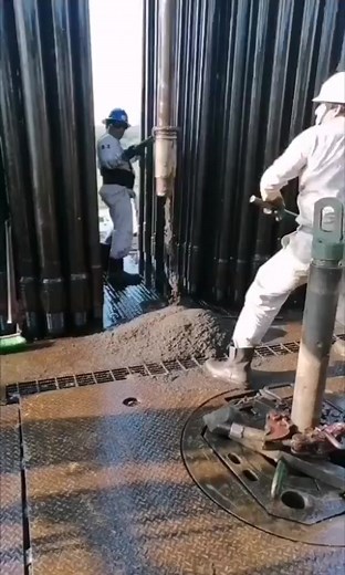 1.3M views · 2K reactions | Drill pipe cleaning / Oil extraction : TikTok perfoblogger_ • • • #oilfieldgirlfriend #oilfieldservices #oilfieldcash #oilfieldmoney #oilfieldfamily #oilfieldjobs #oilfieldconstruction #oilfieldphotography #oilfieldoutlaw #oilfieldart #oilfieldnation #oilfieldbaby #oilfieldsafety #oilfieldheathens #oilfieldequipment #oilfieldworker #oilfieldphotocontest #oilfieldproblems | Cody Frasier | Facebook