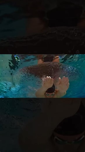 BREASTSTROKE BREATHING Breathe smooth, swim smooth! Here’s the right way to breathe in breaststroke: ✅ Lift With the Arms: As you pull your arms in, gently lift your head to inhale. ✅ Eyes Forward & Down: Look forward only slightly—don’t lift too high. ✅ Quick Inhale: Take a fast breath during the pull, not after. ✅ Head Goes Down First: As your hands shoot forward into streamline, drop your head back down. ✅ Exhale Underwater: Blow bubbles during the glide so your next inhale is fast and easy. 