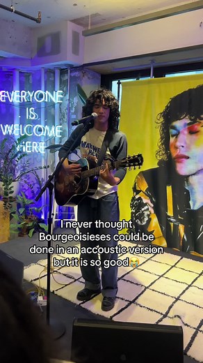 Conan Gray Concert Moments: Emotional Acoustic Performance