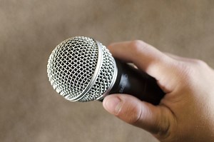 How to Use a Microphone for Karaoke on a PC | Techwalla