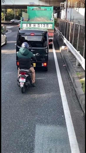 非常に危険なバイク #shorts #バイク #追突事故 #事故 #危険 #恐怖 #当たり屋 #保険金 #詐欺 #警察 #法律 #原付バイク