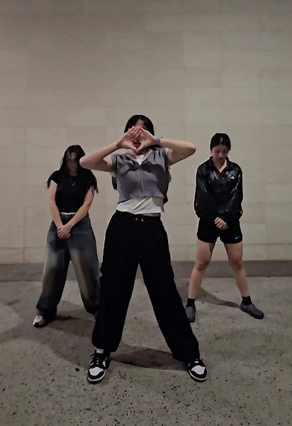 Who wanna rock with JENNIE? #likejennie #likejenniechallenge