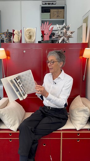 Buchgeschichten aus 3 Jahrzehnten Verlag Hermann Schmidt: »1st Kodak Panther Book«📔 In der heutigen "Geschichtsstunde" gibt Karin Schmidt-Friderichs kleine Einblicke in die Anfänge des Verlags und erzählt wie das »1st Kodak Panther Book« entstanden ist und welche buchbinderischen Hürden es bei der Herstellung des Fotobuchs zu nehmen galt.🙂 #buchgeschichtenausdreijahrzehntenverlaghschmidt #storytelling #nichtmehrlieferbar #1stkodakpantherbook #unmöglichgibtsnicht #buchbinderwahnsinn #kodak #kod