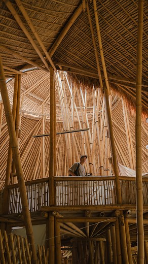 ✨ SNEAK PEEK! ✨ Ever dreamt of building your own bamboo home or crafting your own furniture but don’t know where to start? You’re in the right place! 🎋 Each year, students from around the world join us in Bali for our 11-Day Build & Design Course (like the one happening this October!). But... what if you can’t make it? We’ve got you covered ✅ Our Bamboo Carpentry & Construction Online Course teaches you how to craft bamboo structures from the comfort of your home. Today’s snippet from the cours
