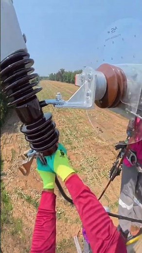 Connecting Wire to Bottom of Drop-Out Fuse ⚡😳