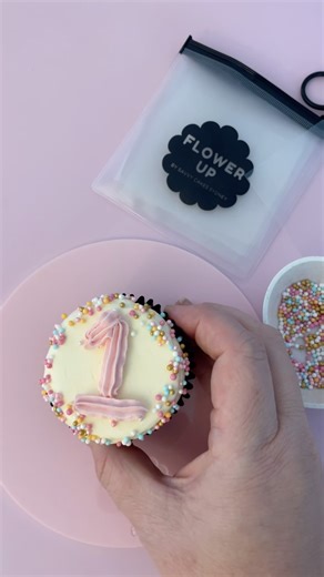 2.1K views · 41 reactions | Am I the world’s best piper? No Do I make reels that go viral on Insta? Also no! 藍 But do I try to keep content relatable? Ha! Mostly Also, @coverup.au is ONE!!! Head to the grid to enter our massive birthday giveaway! #cake #cupcakes #cookies #greenerbaking #reusable #washable #baking #caketips #benchtopbestie #cakedecorating | Savvy Cakes Collective | Facebook