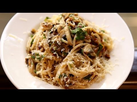 Spaghetti Aglio E Olio Recipe | Garlic Spaghetti - Italian Pasta Recipe | Ruchi's Kitchen