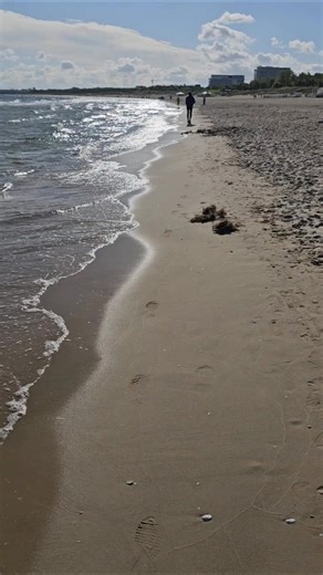 8.2K views · 225 reactions | Zobacz poranek na plaży w Świnoujściu, perle polskiego Bałtyku! Zapraszamy do Dubaju/Karaibów Europy. Kto może, niech jedzie nad morze! #Świnoujście #PolskaPlaża #MorzeBałtyckie #Kurort #WakacjeNadMorzem #PoranekNaPlaży #DubajEuropy #KaraibyEuropy #PodróżePoPolsce #AtrakcjeTurystyczne #ktomozenadmorze | Świnoujście w sieci | Facebook