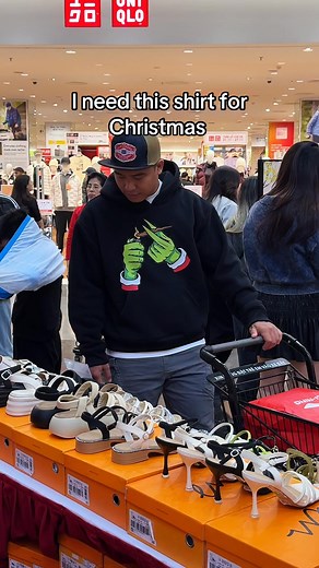 Maybe you will wear this hoodie to the Christmas party.#christmas #hoodie #character #graphic #sweatshirt 🛒Shop Now>>https://www.ourtb.com/product-top-app?id=83720fd7-66ed-4dae-aa96-f447f1aea24d | Ourtb