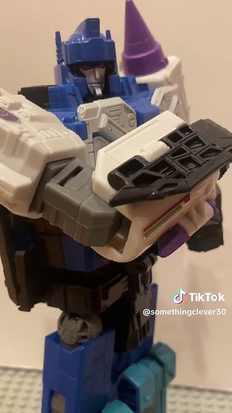 Run lol #transformers #invincible #transformer #actionfigures #fyp