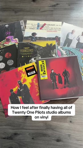 WHAT A HIT!!! |-/ It feels amazing being able tø play all øf these amazing albums øn vinyl 🥹 #twentyonepilots #tylerjoseph #joshdun #tøp #fyp @twenty one pilots @Fueled By Ramen