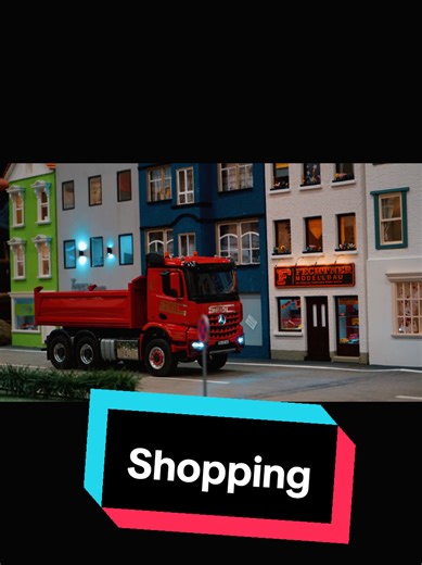 Man kan auch in klein bei uns einkaufen. Kein Problem. Online. Messe. Shop. Oder eben mim Modell-Lkw in Thalmassing #shopping #fechtner #rcmodels #thalmassing