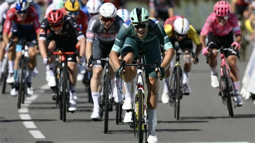 Jonathan Milan en porte-drapeau de l’Italie sur le Tour de France 2025