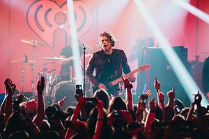 5 Seconds of Summer Rocks NYC Show for Epic No. 1 Album Celebration