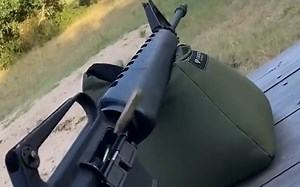 修长的身型真帅，第一带你体验M16步枪射击体验