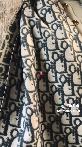 Shall Kashmir: Elegant Dior Scarves for Chic Styles