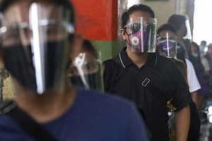 PH Government Set To Issue Guidelines on Proper Wearing of Face Shield