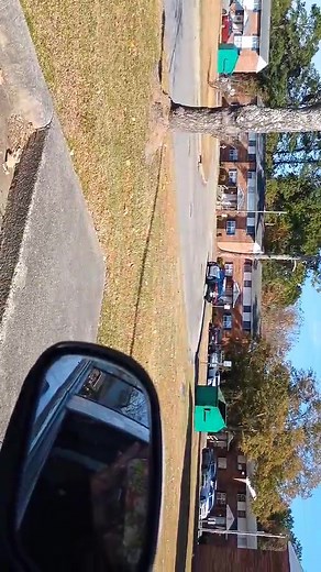 Holloway courts wide open chk on ya ppls | Tyian Gardner