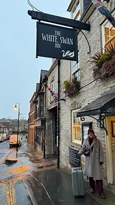 Snowy Pickering in Yorkshire…could it be anymore magical? Today we (Tamara @reclecticdecor and I) are off to Malton, which apparently is also very pretty and has lots of independent shops including some vintage and antique emporiums so keep an eye on my stories. We travelled up here by train so we are getting the bus there. It’s all quite exciting! Sam x Ad @sawdaystravel @thewhiteswaninn | Vintage Curator Interiors